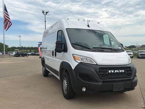 Used 2025 RAM ProMaster 2500 w/ Convenience Group FWD image 2