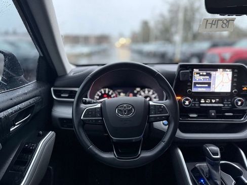 Used 2020 Toyota Highlander XLE image 24