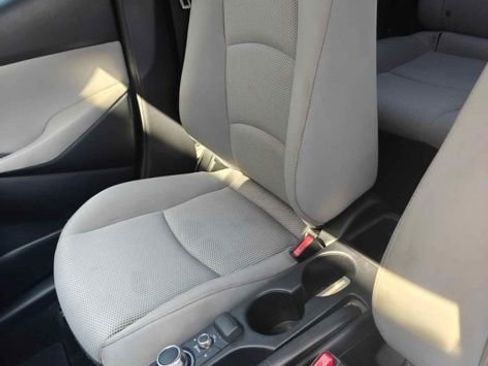 Used 2019 Toyota Yaris LE image 13