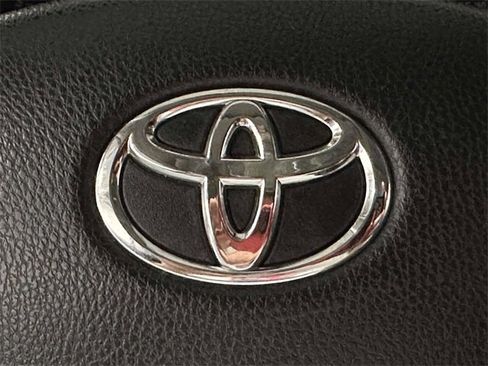 Used 2018 Toyota RAV4 XLE image 25