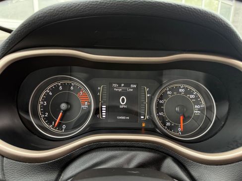 Used 2018 Jeep Cherokee Latitude image 42