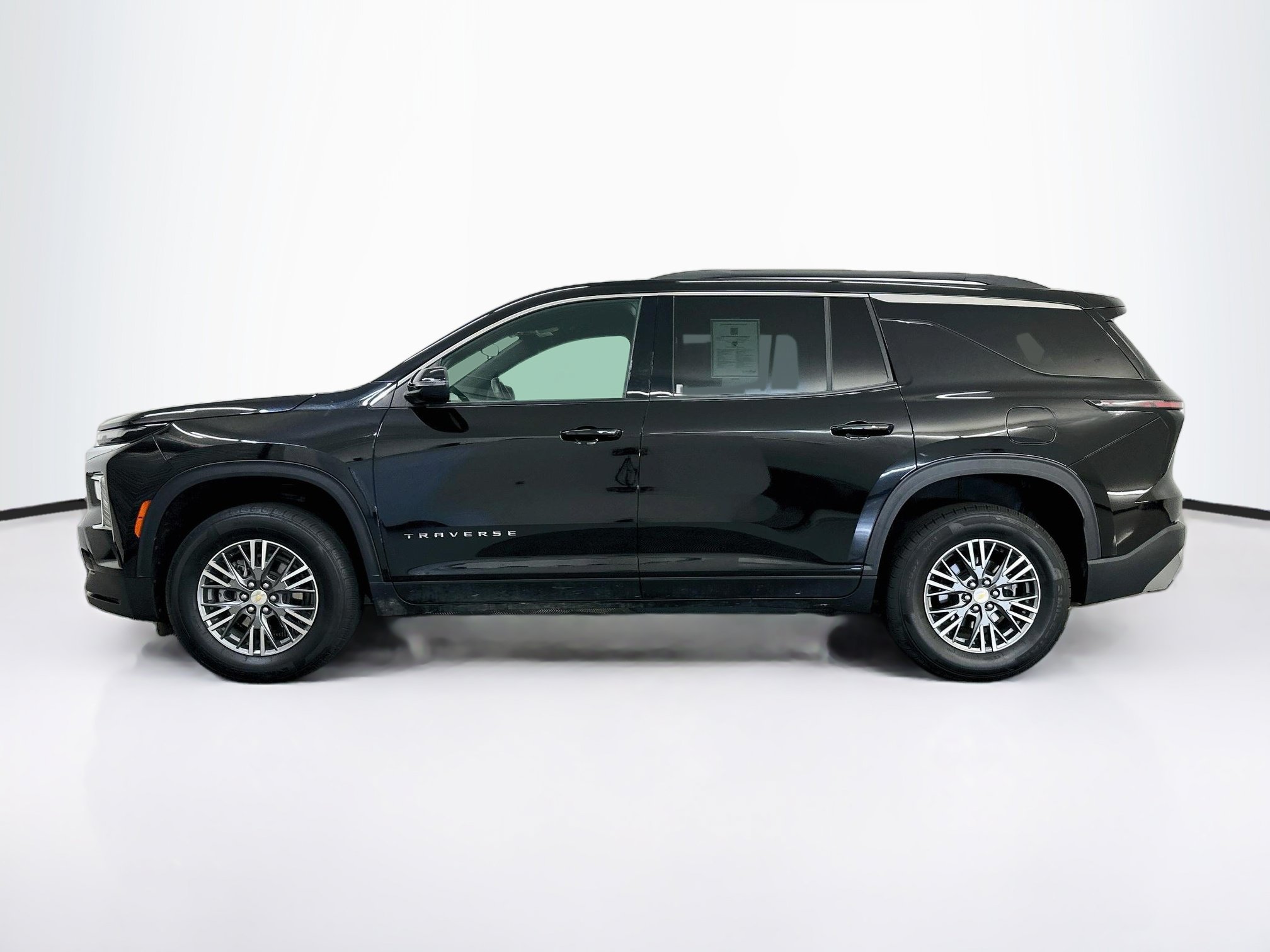 Used 2025 Chevrolet Traverse LT AWD/4WD image 4