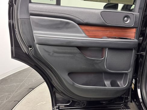 Used 2024 Lincoln Navigator Premiere image 27