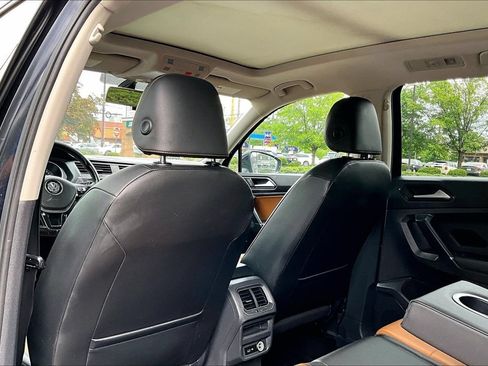 Used 2018 Volkswagen Tiguan SE w/ Panoramic Sunroof Package AWD/4WD image 18