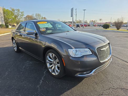 Used 2019 Chrysler 300 Limited RWD image 4