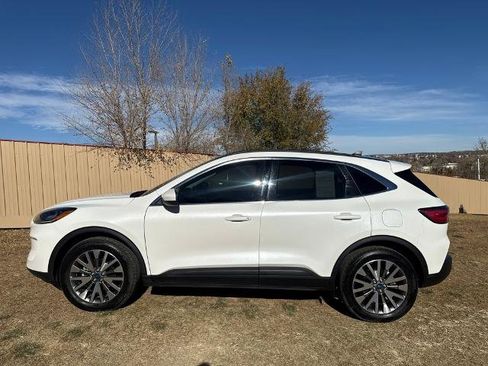 Certified 2022 Ford Escape Titanium w/ Class II Trailer Tow Package image 4