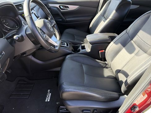 Used 2020 Nissan Rogue Sport SL w/ Premium Package image 17