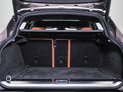 Used 2023 Aston Martin DBX image 28