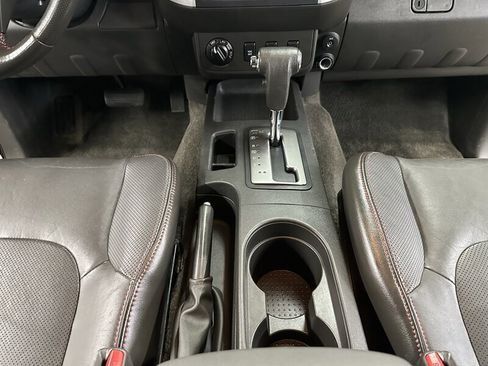 Used 2011 Nissan Xterra PRO-4X w/ Pro-4x Leather Pkg AWD/4WD image 22