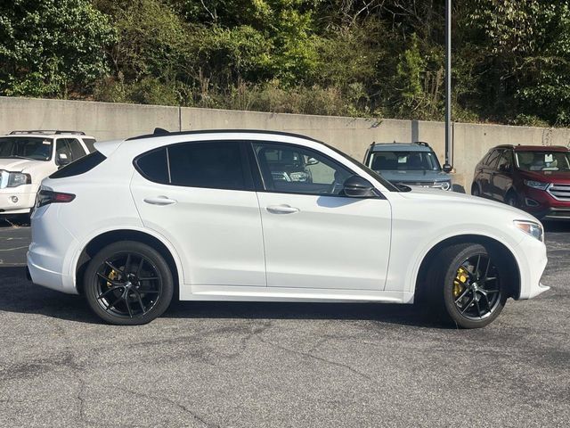Used 2021 Alfa Romeo Stelvio Ti Sport AWD/4WD image 2