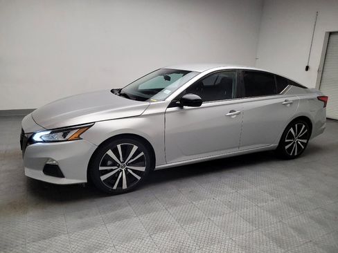 Used 2021 Nissan Altima 2.5 SR FWD image 2