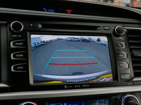 Used 2017 Toyota Highlander XLE w/ Carpet Mat Package AWD/4WD image 27