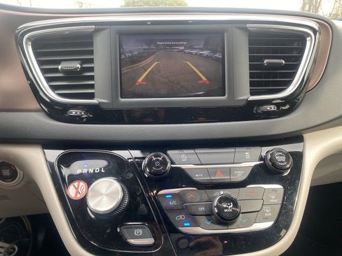 Used 2023 Chrysler Voyager LX image 23