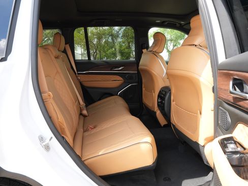 Used 2025 Jeep Grand Cherokee Summit AWD/4WD image 25