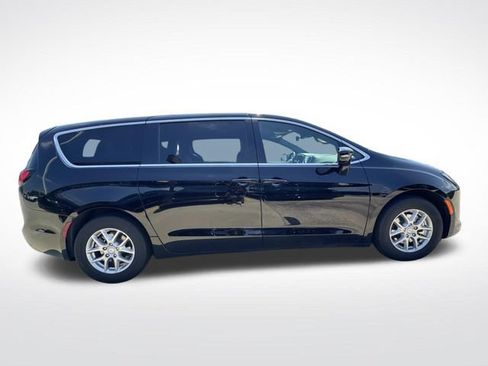 New 2027 Chrysler Pacifica Select FWD image 8