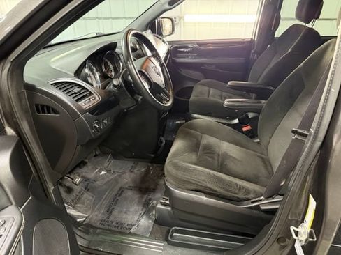 Used 2016 Dodge Grand Caravan SE FWD image 7