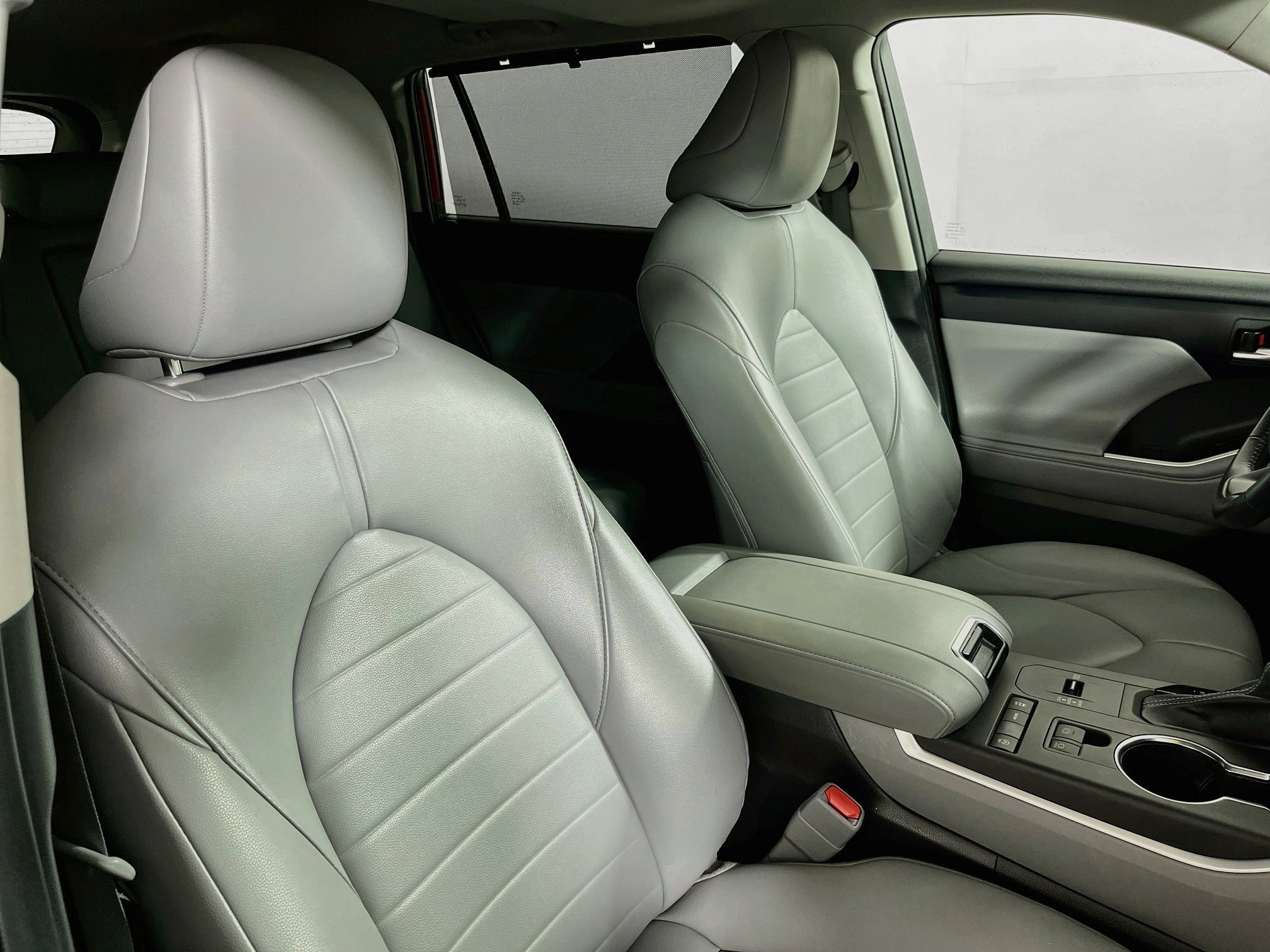 Used 2022 Toyota Highlander XLE FWD image 30