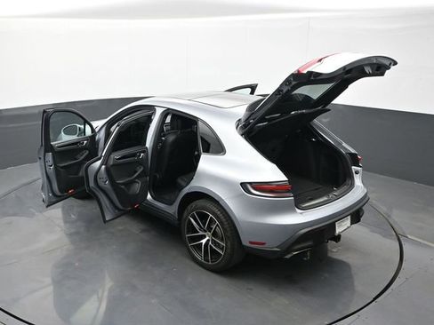 Used 2025 Porsche Macan image 28