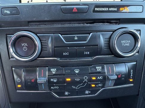 Used 2017 Ford Explorer XLT w/ Equipment Group 202A AWD/4WD image 20