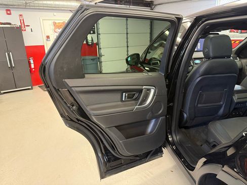 Used 2019 Land Rover Discovery Sport HSE AWD/4WD image 32