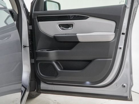 Certified 2025 Honda Pilot Touring image 39
