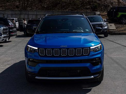 Used 2025 Jeep Compass Limited w/ Elite Group AWD/4WD image 2