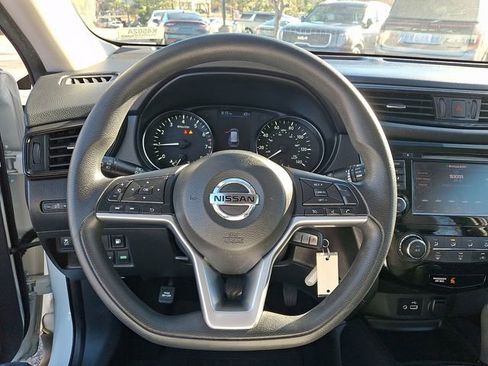 Used 2018 Nissan Rogue S image 18