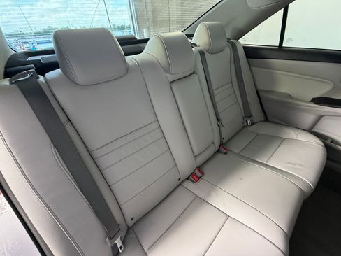 Used 2017 Toyota Camry XLE FWD image 31