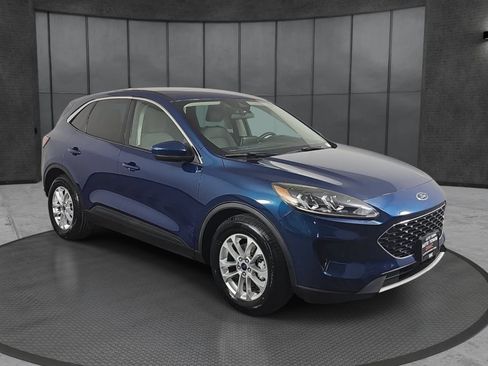 Used 2020 Ford Escape SE FWD image 3