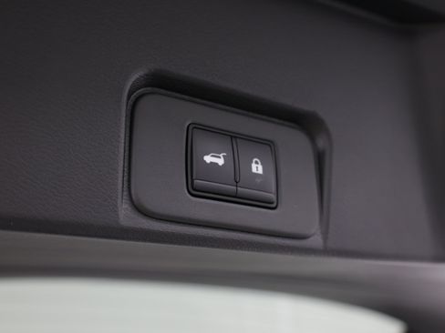 Used 2025 Nissan Rogue SV AWD/4WD image 42
