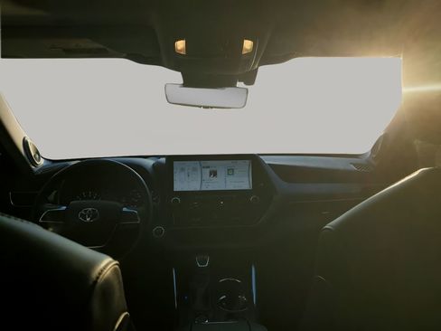 Used 2020 Toyota Highlander Platinum image 24