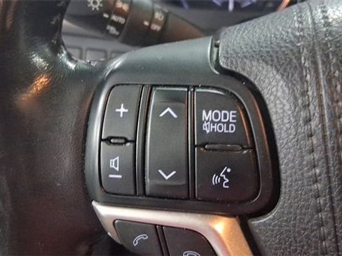 Used 2017 Toyota Highlander Limited image 33