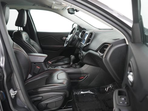 Used 2020 Jeep Cherokee Trailhawk w/ Cold Weather Group AWD/4WD image 11