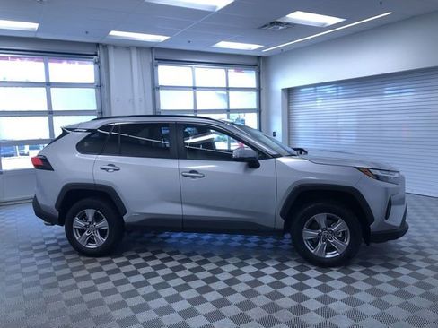 Used 2025 Toyota RAV4 XLE AWD/4WD image 36