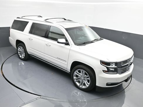 Used 2020 Chevrolet Suburban Premier w/ Premier Plus Edition image 40
