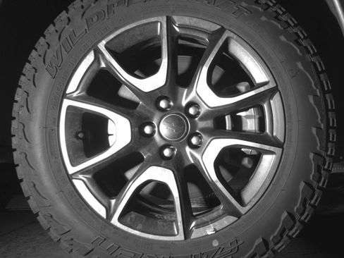 Used 2025 Jeep Compass Trailhawk AWD/4WD image 16