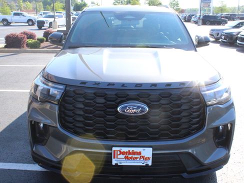 Used 2025 Ford Explorer ST-Line w/ Premium Package RWD image 3