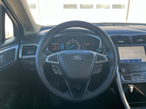 Used 2020 Ford Fusion SE image 10