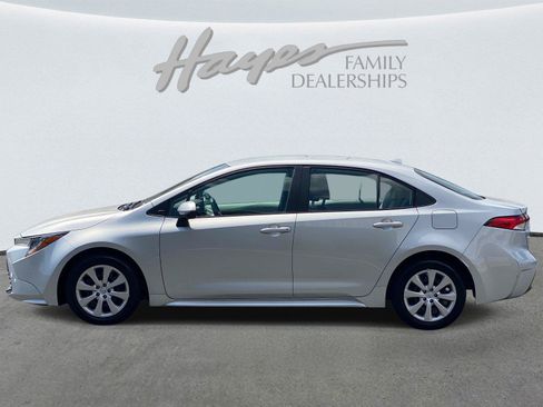 Used 2025 Toyota Corolla LE FWD image 8