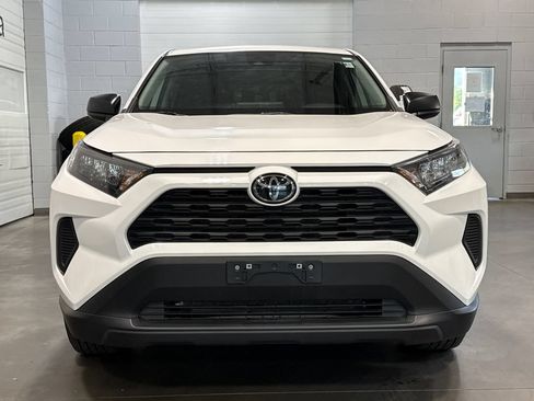 Used 2022 Toyota RAV4 LE AWD/4WD image 2
