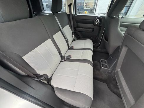 Used 2007 Dodge Nitro SXT image 15