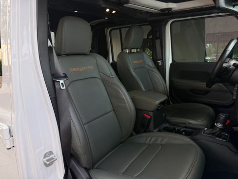 Used 2024 Jeep Gladiator Mojave image 32