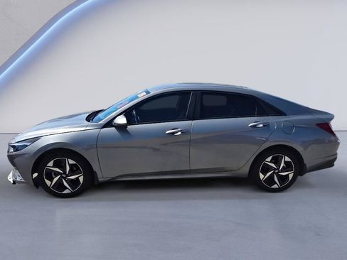 Used 2023 Hyundai Elantra SEL w/ Convenience Package FWD image 2
