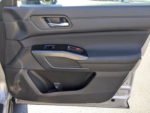 Certified 2024 Nissan Pathfinder SL image 39