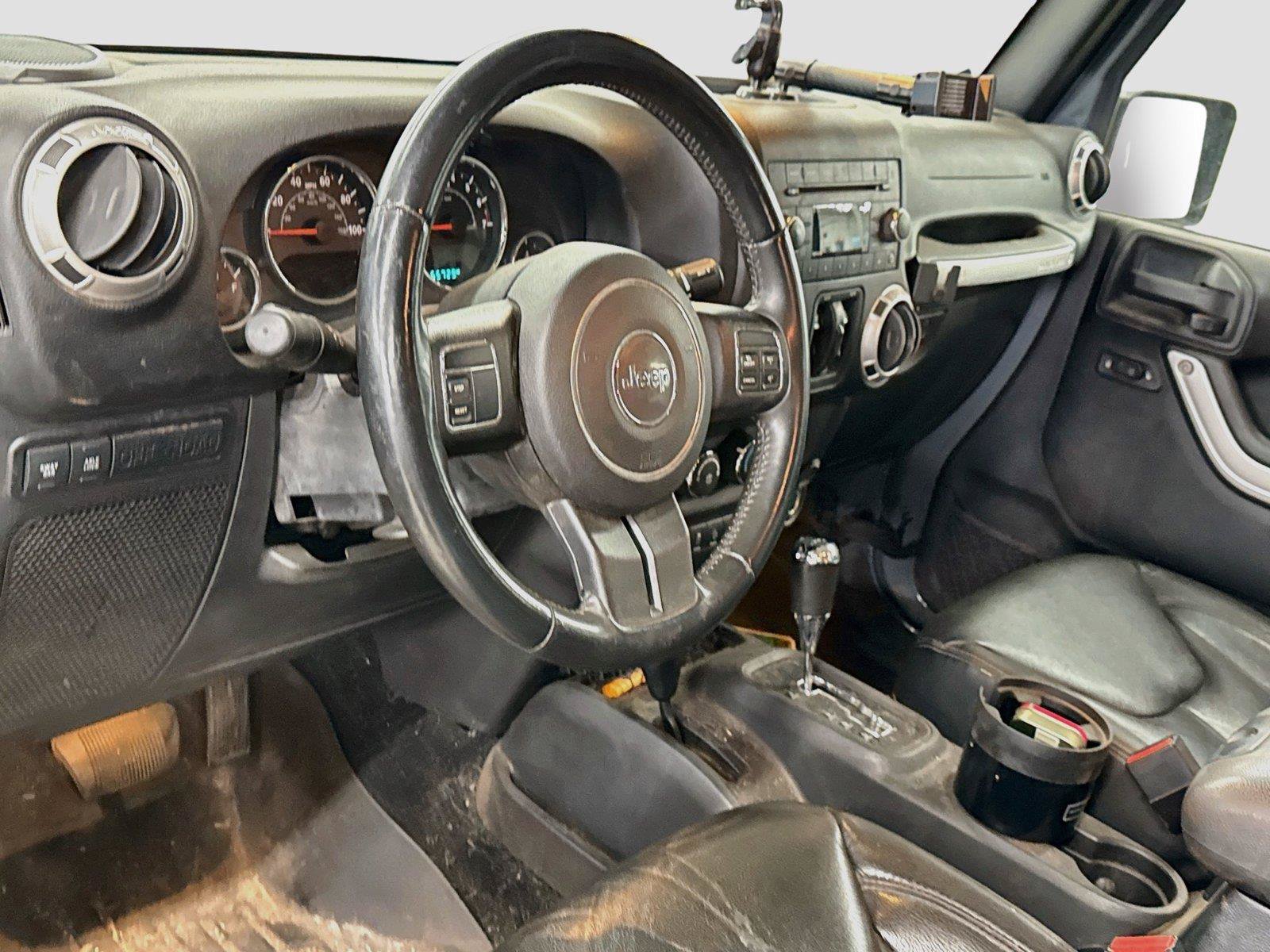 Used 2015 Jeep Wrangler Unlimited Rubicon w/ Max Tow Package AWD/4WD image 7