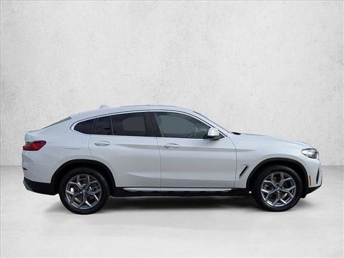 Used 2025 BMW X4 xDrive30i image 4