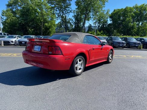 Used 2004 Ford Mustang Convertible RWD image 3