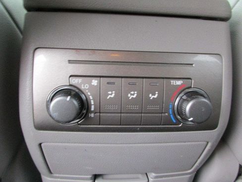 Used 2013 Toyota Highlander SE image 27