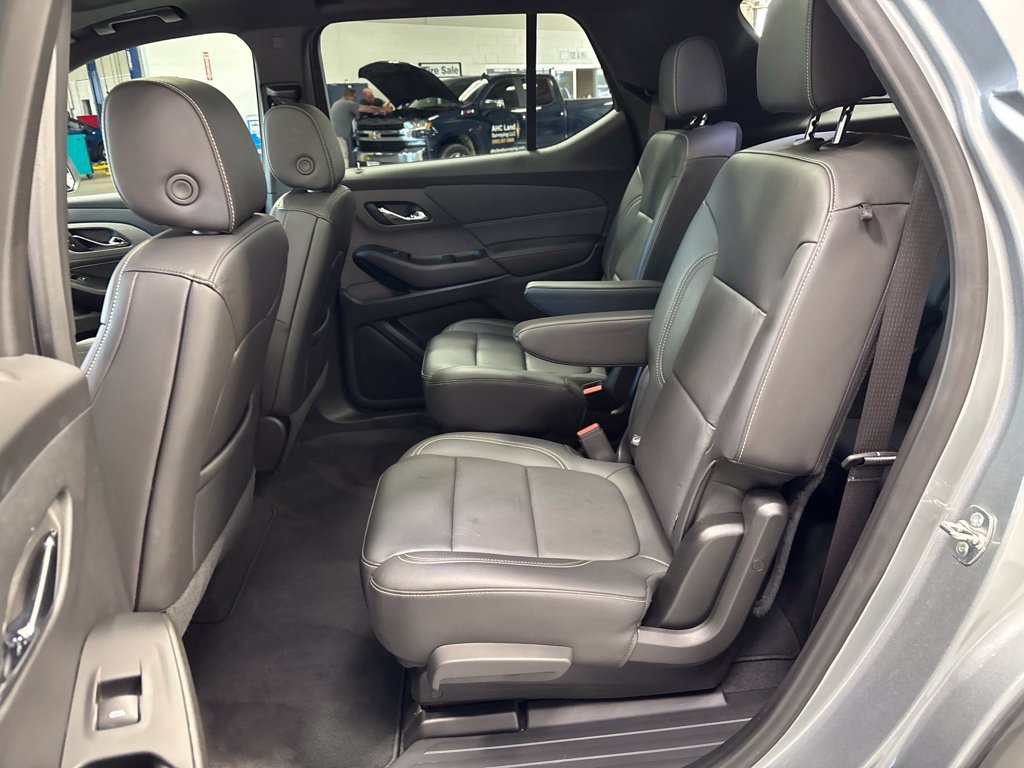 Used 2023 Chevrolet Traverse LT w/ LT Premium Package AWD/4WD image 46