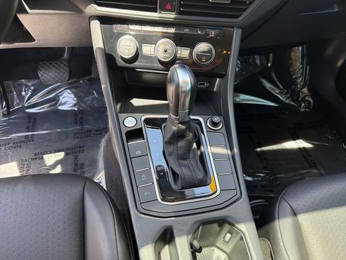 Used 2019 Volkswagen Jetta SE w/ Cold Weather Package FWD image 27